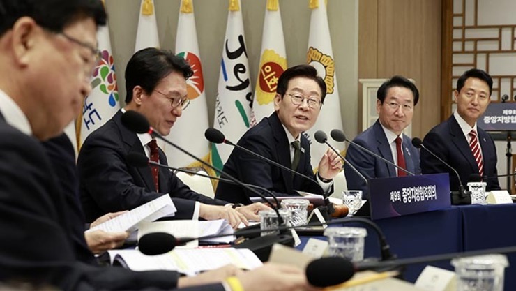 李대통령 "재정분권 확대·공공기관 지방 이전 박차"