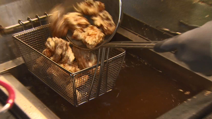 "같은 매장서도 치킨 양 들쑥날쑥…중량 표시 의무화해야"