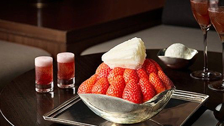 50만원짜리 케이크 이어 10만원대 딸기빙수 등장