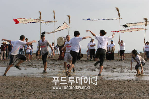갯벌 퍼포먼스
