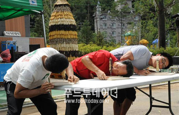 옥수수 빨리 먹기