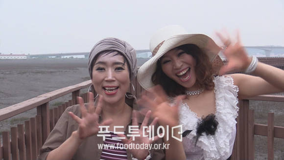 박승희 (트로트 가수 '줌마렐라, 바람개비'), 미소 (트로트 가수 '예그리나')