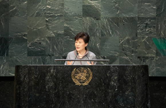 유엔총회장에서 기조연설 중인 박근혜 대통령