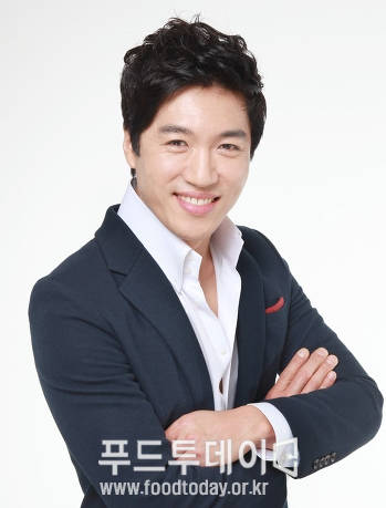 트로트 가수 홍원빈
