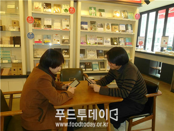 전자책 체험 공간
