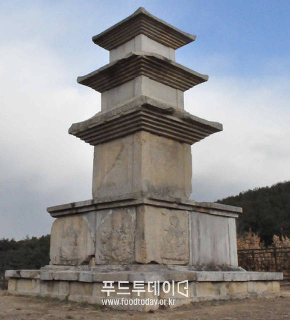 경주 창림사지 삼층 석탑