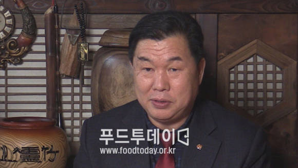 고금식 봉이치킨 대표