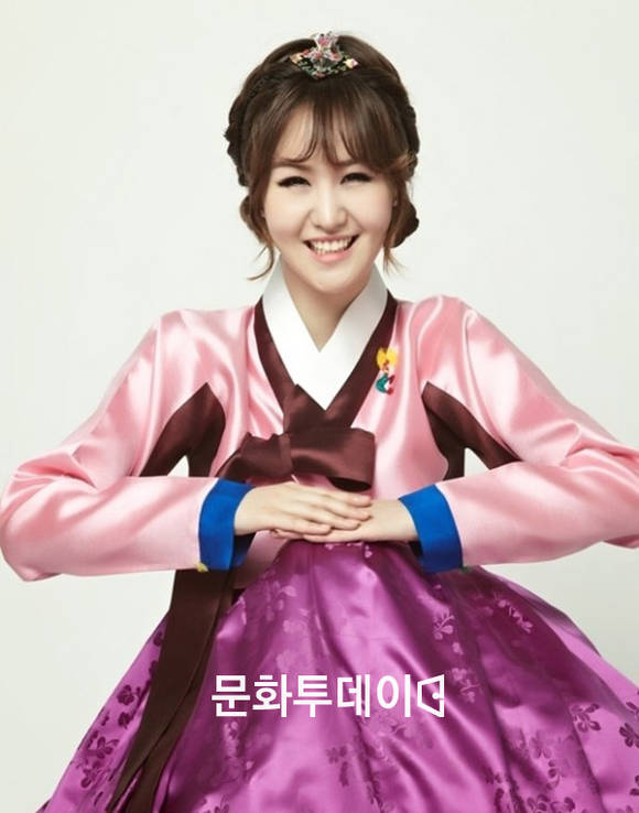 가수 윤수현