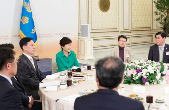 일자리 창출을 위한 중소기업인과의 대화 및 오찬 (출처:청와대)