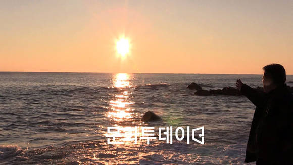 경북 울진 망양정에 병신년 첫 해가 떠오르고 있다.
