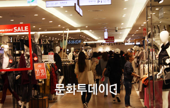 2015년 코리아 블랙프라이데이 세일기간 롯데백화점 매장