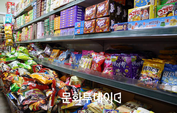 마트 과자 판매대