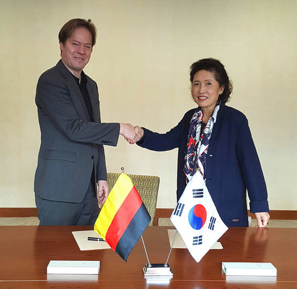 드레스덴 음악제와 모리츠버그 축제의 얀 보글러 예술감독(좌)과 평창대관령음악제 정명화 예술감독(우)