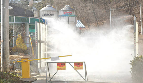 충북 진천군 문백면 소재 육계농장 출입구 사진.
