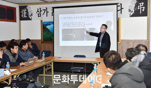 지난해 12월 발생한 제천화재가 한 달여 지난 가운데 참사 유가족들이 진상규명과 재발 방지대책, 책임자 처벌을 촉구했다. 사진은 류건덕 대책위 대표가 기자회견을 하고 있는 모습. 2018.01.22