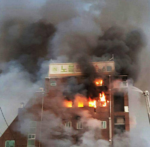 지난해 12월21일 충북 제천 스포츠센터에서 발생한 화재사진. (문화투데이 자료사진)