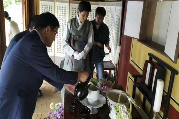 한재 이목 선생의 기일에 제례를 지내는 모습 (사진제공=김포시청)