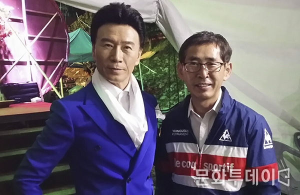 가수 강진 2018 문경오미자축제 공연에 참석 했다