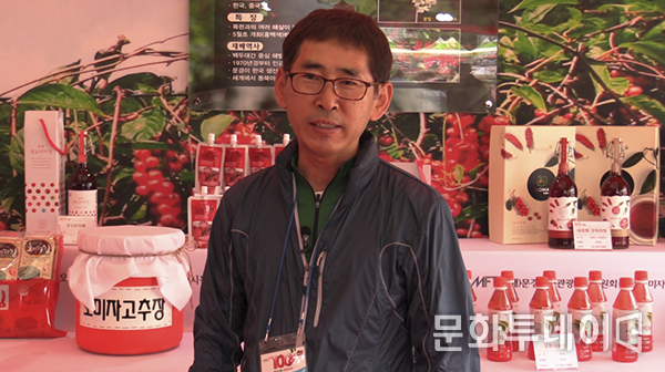 함광식 문경시 친환경농업과장이 문화투데이와 인터뷰를 하고 있다