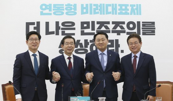 왼쪽부터 양승조 충남도지사, 박원순 서울시장, 김관영 바른미래당 국회의원, 이철우 경북도지사