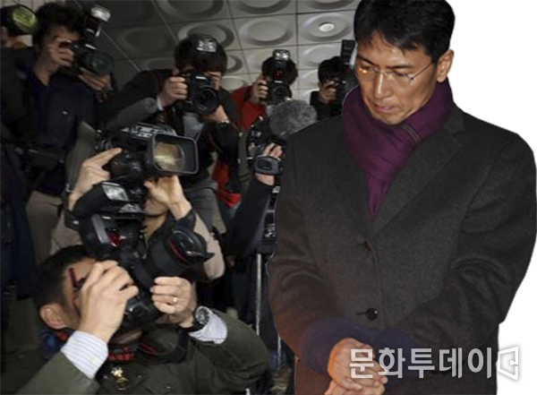우측 안희정 전 충남지사