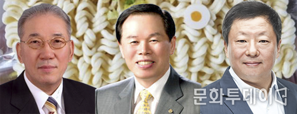 왼쪽부터 박준 농심 대표, 이강훈 오뚜기 대표, 전인장 삼양식품 회장