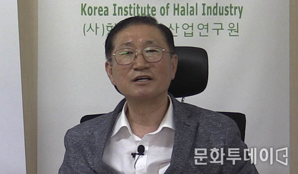 장건 한국할랄산업연구원장이 문화투데이와 인터뷰하고 있다.