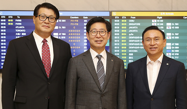 왼쪽부터 조찬래 엠이엠씨코리아 대표, 양승조 충남도지사, 구본영 천안시장