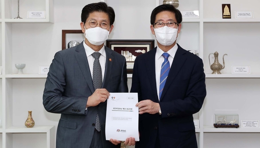 오른쪽부터 양승조 충남지사, 노형욱 국토교통부 장관