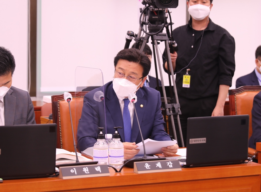 윤재갑 국회의원(더불어민주당 해남·완도·진도)