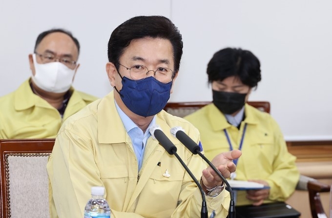 22일 대전시청 중회의실에서 열린 주간업무회의에서 당부사항을 전하는 허태정 대전시장