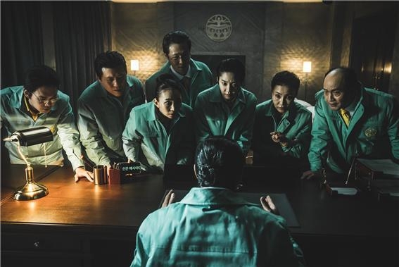 넷플릭스 시청율 전세계 1위를 달리고 있는드라마 '지옥'. 대전정보문화산업진흥원 내 스튜디오에서 직었다.<br>
대전시는 특수영상클러스터를 기반으로 영상제작 부문의 소리없는 강자로 떠오르고 있다. (넷플릭스 제공)