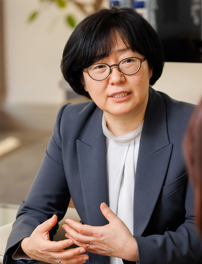 윤 위원장은 “우리 일상 모든 것이 기후위기와 연결돼 있는 만큼 탄소중립을<br>
어렵고 힘든 과제로 생각하지 말고 일상의 사소한 행동부터 할 수 있는 일을 찾아서<br>
해보면 좋겠다”고 말했다. 