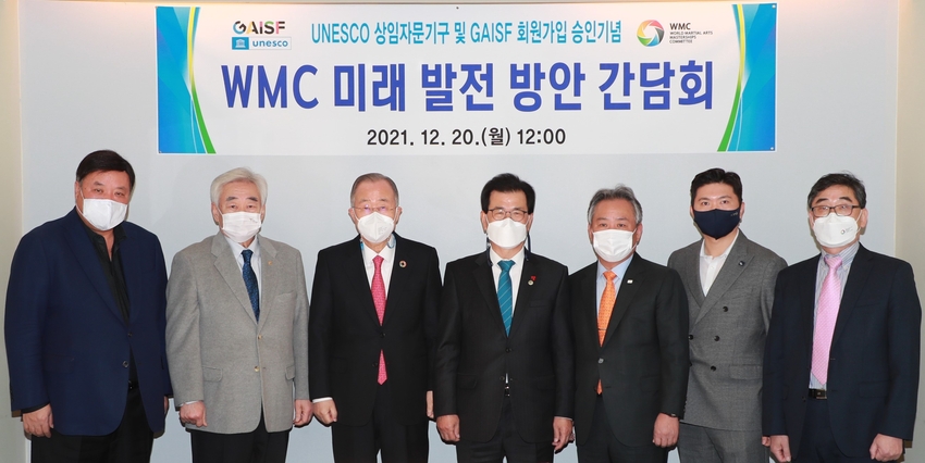 세계무예마스터십위원회(WMC)가 20일 서울에서 'WMC 미래방안간담회'를 개최했다. 왼쪽에서 세번째부터 <br>
오른쪽으로 반기문 전 UN사무총장, 이시종 충북지사, 이기흥 대한체육회장이 보인다.