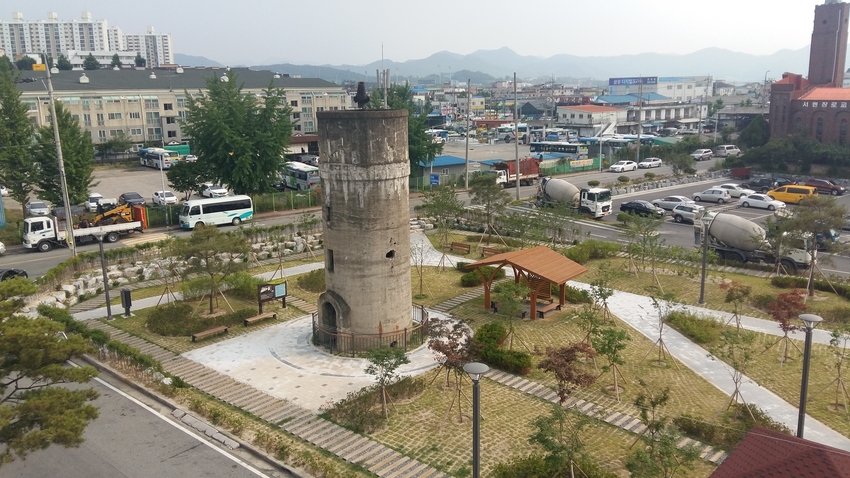 구 충주역 급수탑 (舊 忠州驛 給水塔) 전경....18일 충청북도 첫 등록문화재로 등록예고됐다.