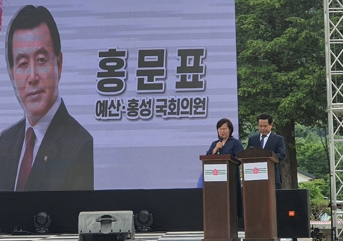 홍문표 국민의힘 의원이 축사를 하고있다.