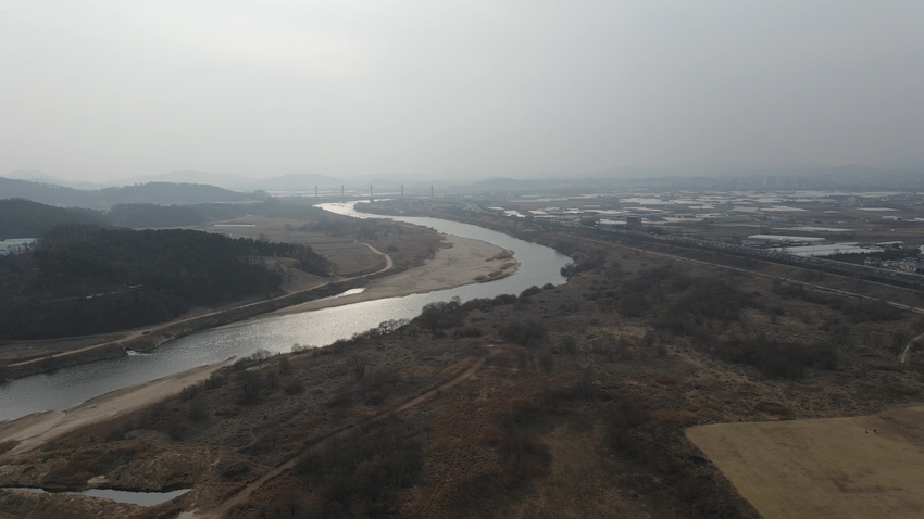 환경부와 충청북도는 7일 음성군, 진천군, 청주시를 관류하는 미호천의 명칭을 미초강으로 변경하고 7일 관보와 도보에 각각 고시했다.