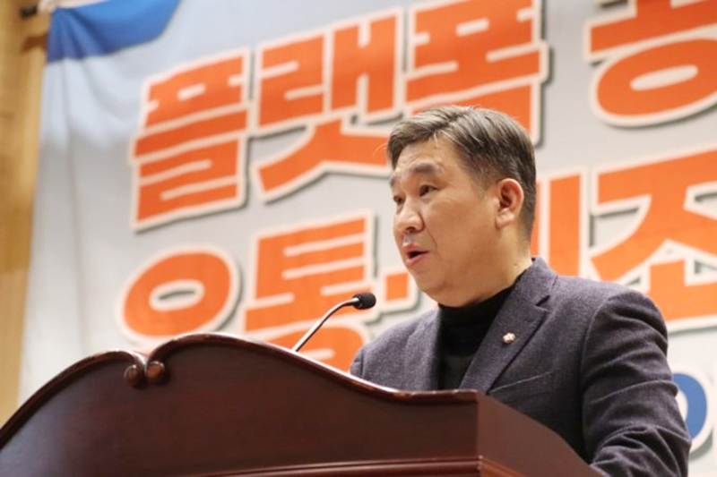 국민의힘 소상공인위원회 위원장인 최승재 의원은 16일 "플랫폼 기업들이 각 분야에서 공정한 거래환경을 조성하고, 거래질서를 확립하도록 관리·감독할 필요가 있다"고 밝혔다. <br>
