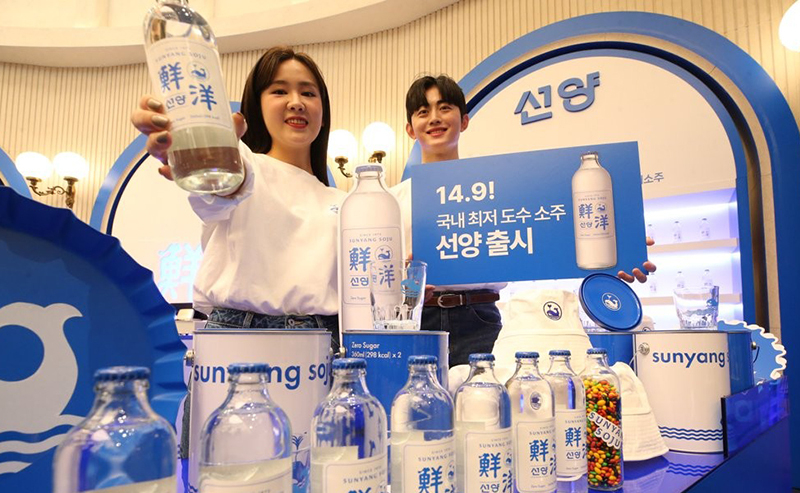 맥키스컴퍼니의 국내 최저 도수·최저 칼로리 소주 '선양' 출시 기념 팝업스토어<br>
