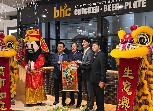 bhc치킨 싱가포르 1호점<br>
