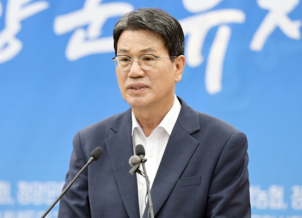 기자회견 하는 김돈곤 청양군수<br>
