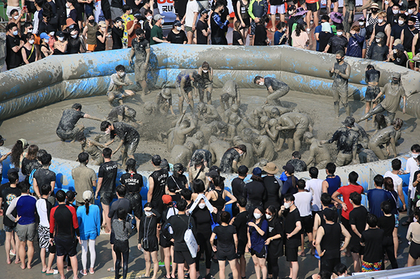 지난해 열린 ‘제25회 보령머드축제<br>
