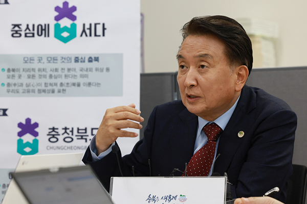 <strong>취임 1년 성과 밝히는 김영환 충북지사</strong><br>
