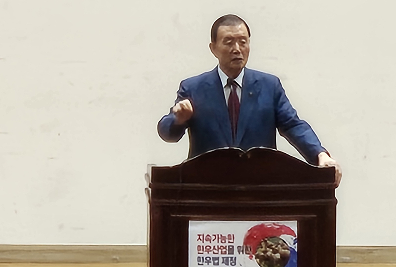 국민의힘 홍문표 의원이 개회사를 하고 있다.