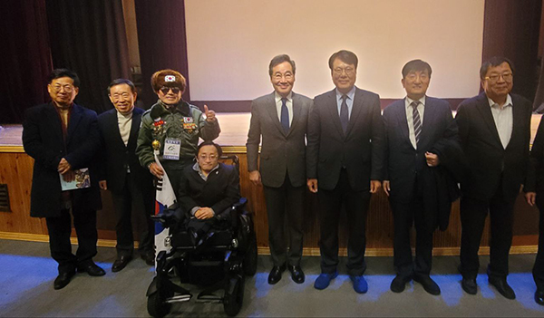 이근규 전 제천시장 북콘서트에 참석한 주요내빈들 최성 전 고양시장, 제종길 전 안산시장, 연태극기 충북홍보대사, 김영웅 장애인식개선교육원장, 이낙연 전 국무총리, 이근규 전 제천시장, 노영민 전 대통령비서실장, 이상천 전 제천시장(왼쪽부터)