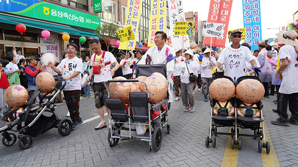 음성 품바축제 길놀이 모습<br>
