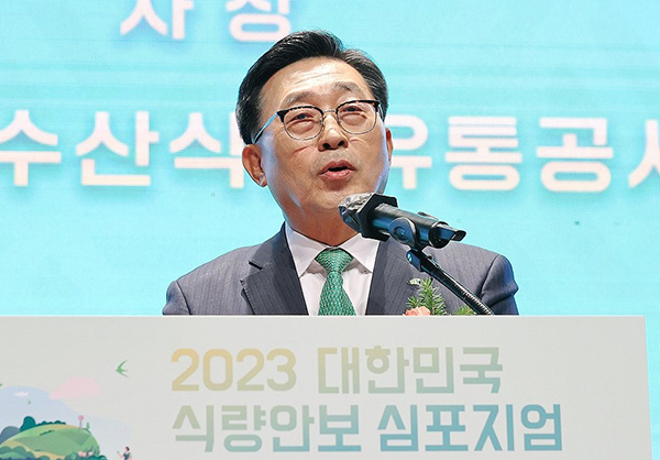 개회사하는 김춘진 사장<br>
