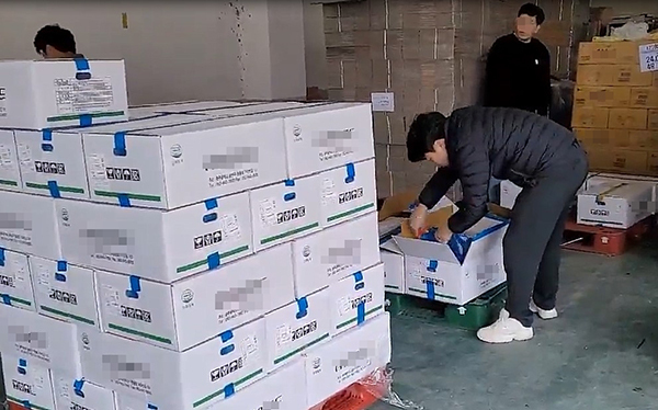 군부대 조달 식품 제조업체에 쌓여 있는 국산 둔갑 돼지갈비<br>
