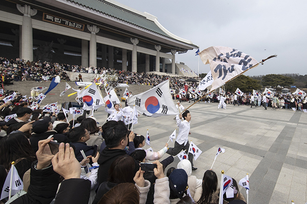 지난해 독립선언 퍼포먼스 모습<br>
