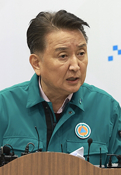 담화문 발표하는 김영환 충북지사